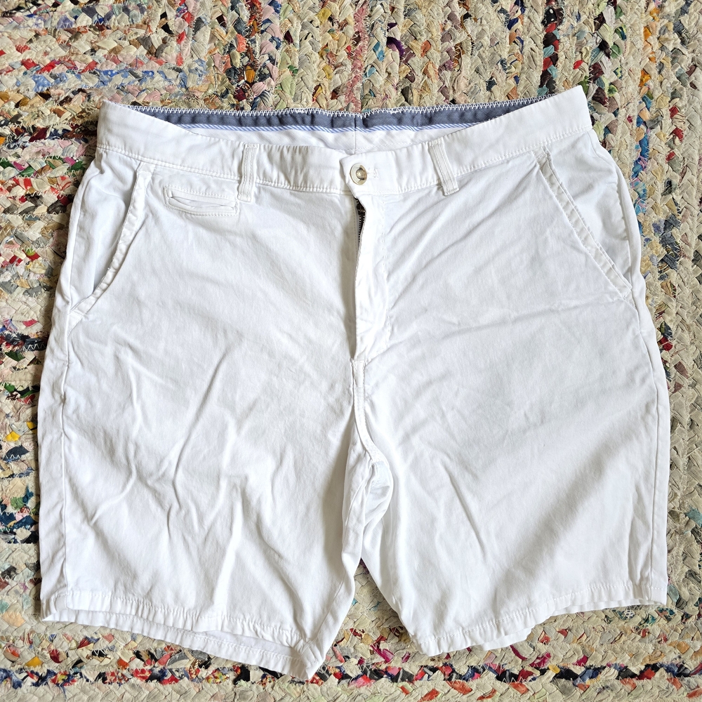 johnnie-O White Men's Shorts 35 EUC